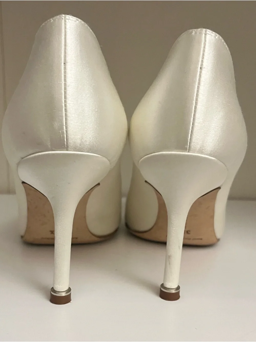 Manolo Blahnik Hangisi 90 Satin Pump with Blue Crystal Buckle 35.5 - Picture 9 of 15
